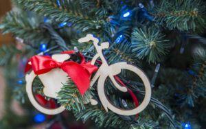 Natale sportivo: le 5 idee regalo più giuste per un (o una) ciclista
