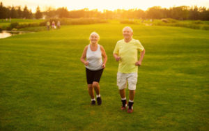 Sport nella terza età: ridurre il rischio di fratture ossee negli anziani con l’esercizio fisico